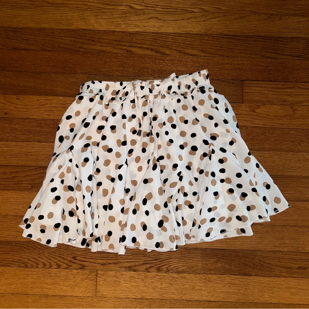 Entro polka dot skirt! Super cute!
